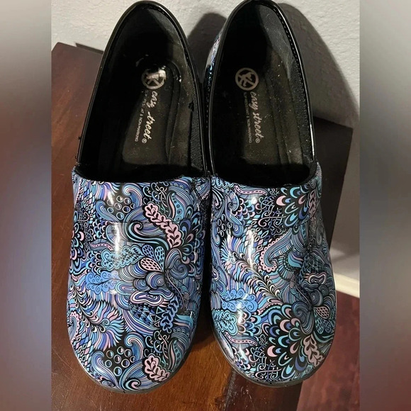 Easy Street Clogs Womens Size 10 Slip Resistant Non Marking Soles Blue Pink EUC - Picture 2 of 7